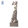 Femme polie par acier inoxydable de sculptures humaines grandeur nature abstraites modernes avec la statue de seau